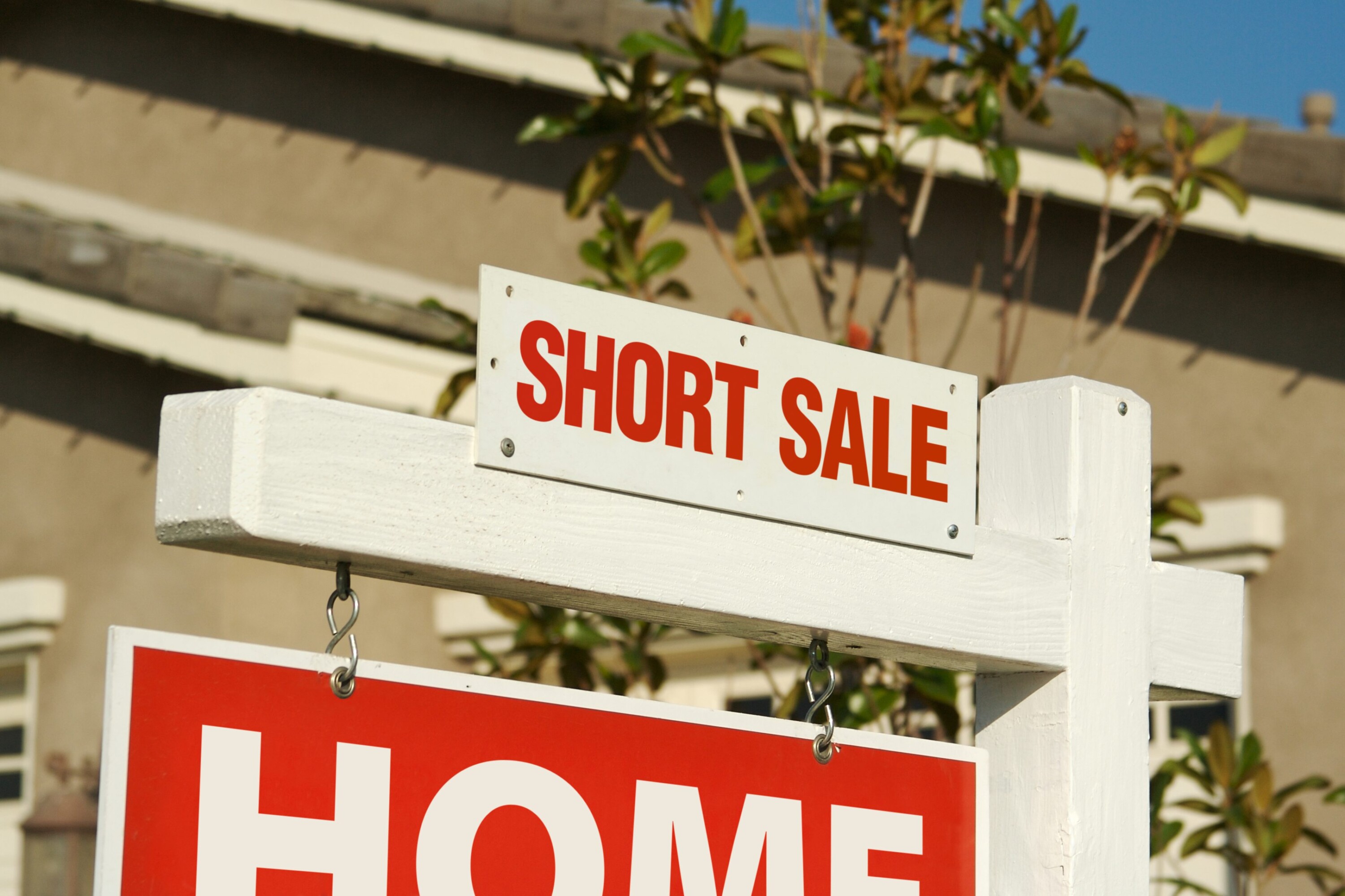 Advantages and Disadvantages to Buying a Short Sale Advantages and Disadvantages to Buying a Short Sale